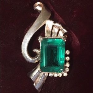 Vintage Brooch with Emerald Green